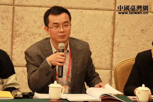 寧波大學臺灣研究中心常務副主任鄧啟明在分組討論中發言