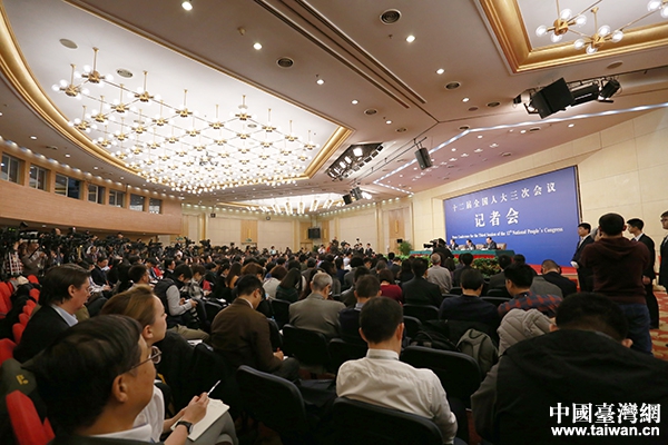 外交部長王毅就中國外交政策和對外關係答記者問。（台灣網 普燕 攝）