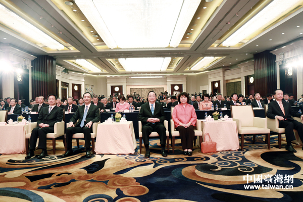 第十屆兩岸經貿文化論壇在上海開幕。