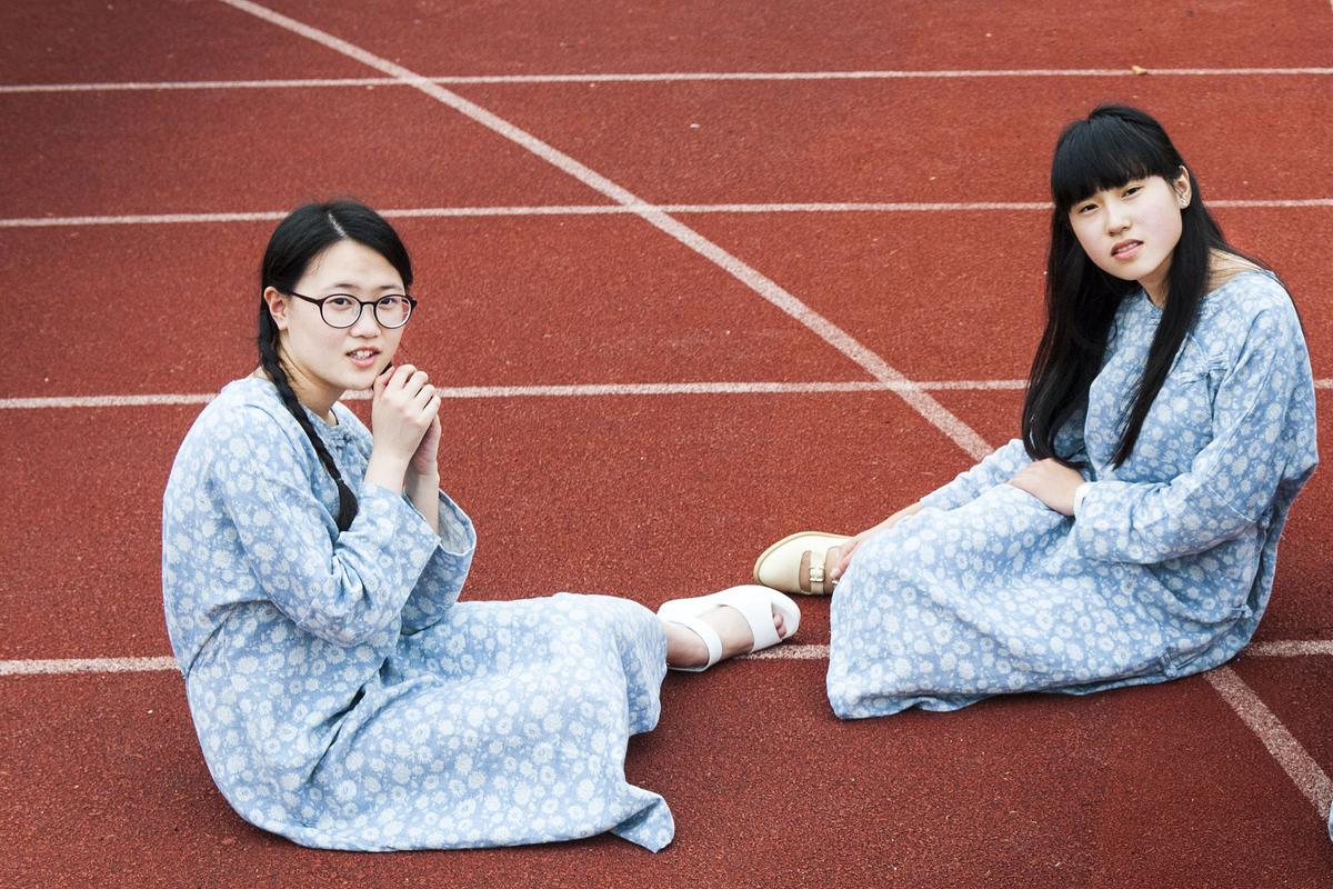 浙江高中學生拍“裹床單”畢業照