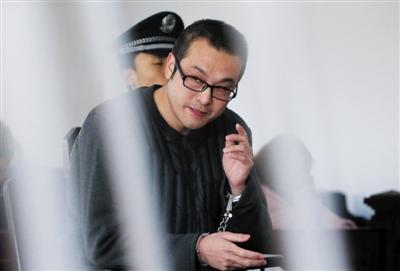 昨日，吉林籍男子王海因涉嫌詐騙罪在朝陽法院受審。