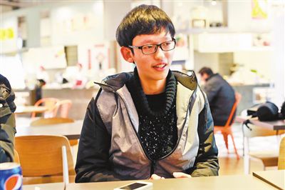 何琦驍收到了紐約大學阿布扎比分校的錄取通知書。本報記者