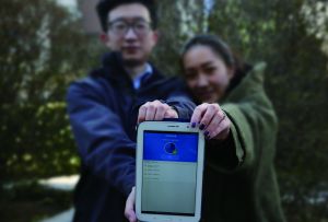 現在的年輕人手機、Pad不離手，被偷或者忘在公共場所的事情時有發生，有的人選擇報警，有的人自認倒楣，選擇破財免災。近日，一個機智炫酷的女大學生，在Pad丟了之後憑藉科技手段找到“拾主”，為了要回丟失的Pad，居然高調地跟對方談起了戀愛。