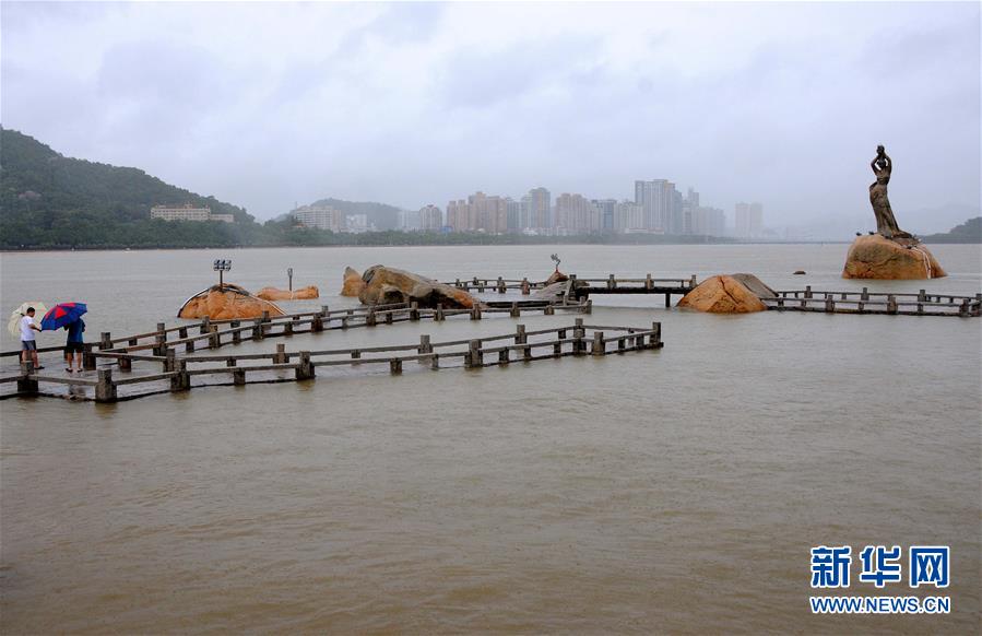 颱風“妮妲”發威 “漁女”平臺被淹
