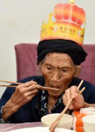 兩百親友賀壽 世界最長壽老人119歲了(圖)