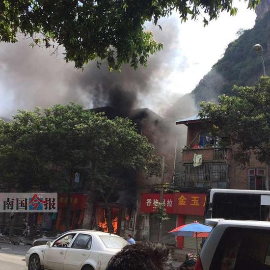 柳州一髮廊煤氣爆燃4人受傷 衝擊波