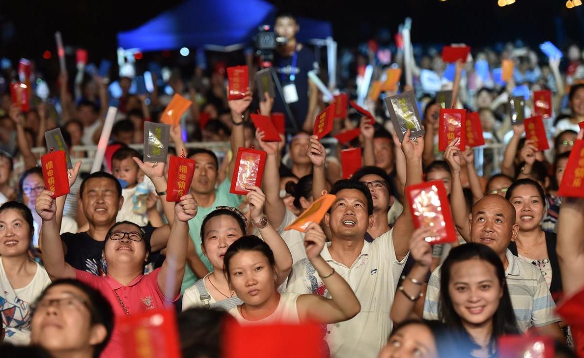 安徽舉辦朋友圈節 近5000人關手機玩丟手絹遊戲