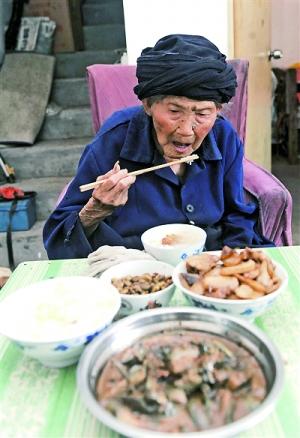 世界最長壽女性突然辭世 曾頓頓離不開回鍋肉