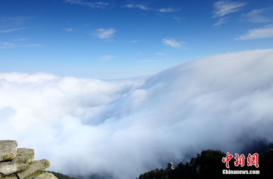 江西廬山現壯觀雲海景觀