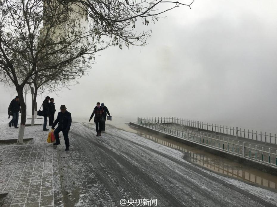 甘肅酒泉主城區暖氣管爆裂 15萬居民供暖受影響