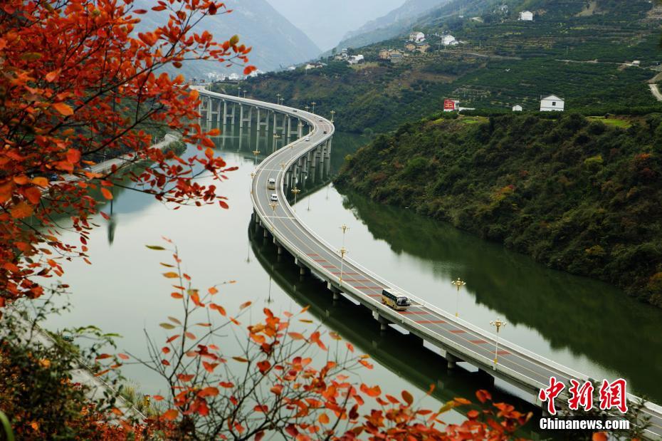 中國國內首條水上生態環保公路現絕美秋景