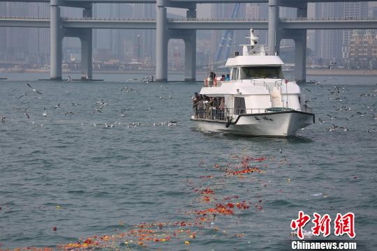 遼寧舉行海葬公祭“生態葬”漸入人心