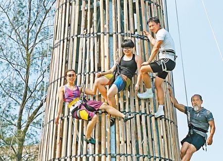 香港61名女將“搶包山”人數破紀錄（圖）