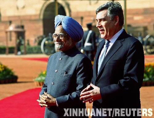 1月21日，印度總理辛格（左）在首都新德里的總統府舉行儀式，歡迎到訪的英國首相布朗。布朗20日在結束中國之行後抵達印度開始為期兩天的訪問，這是他擔任英國首相後首次訪印。 新華社/路透
