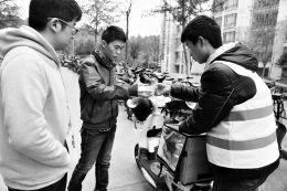 少數大學生“懶到家”：沒課不起床 吃喝叫外賣