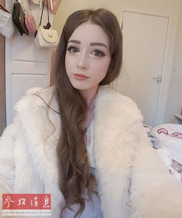 英國22歲真人芭比哭訴可愛外表讓其真愛難尋