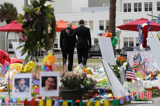 當地時間2016年6月16日，美國奧蘭多，美國總統奧巴馬與副總統拜登訪問奧蘭多，悼念夜總會槍擊案遇難者。