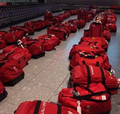 英國奧運代表團回家一樣的行李包機場傻傻分不清