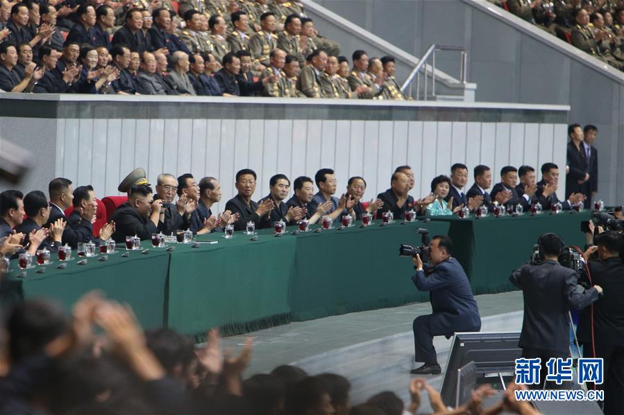 朝鮮火炬表演慶祝青年同盟九大 金正恩出席