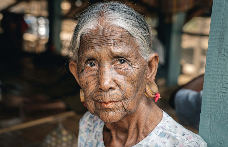 緬甸部落風俗:女性面部紋身標誌成年