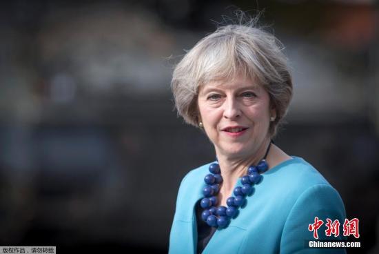 英國首相宣佈明年3月底之前啟動脫歐程式