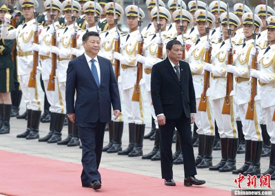 10月20日，中國國家主席習近平在北京人民大會堂東門外廣場舉行歡迎儀式，歡迎菲律賓總統杜特爾特訪華。中新社記者 杜洋 攝