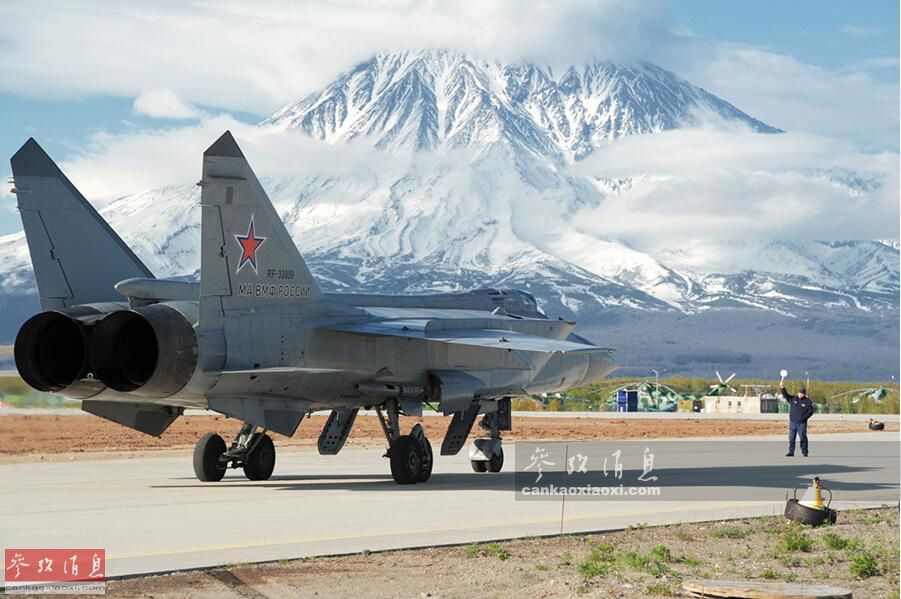 雪山飛狐:米格-31在庫頁島練空中加油