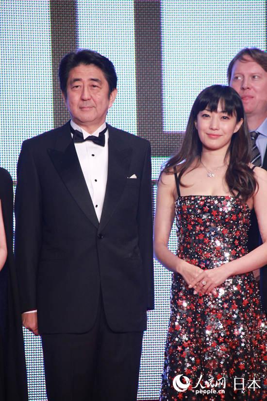日本首相安倍晉三、日本女星菅野美穗