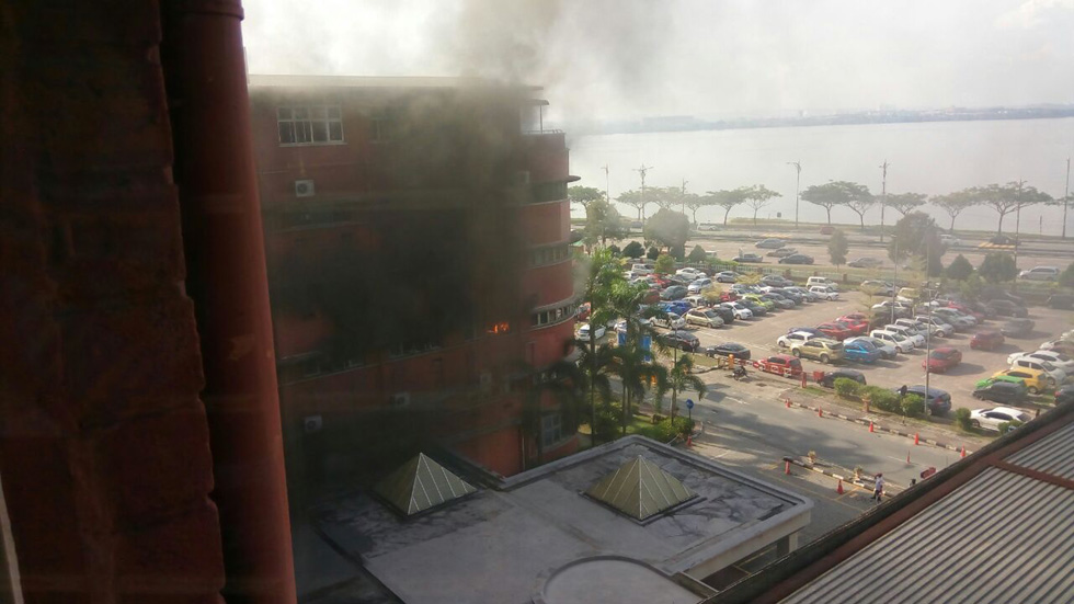 馬來西亞一醫院發生火災 至少6人遇難(組圖)