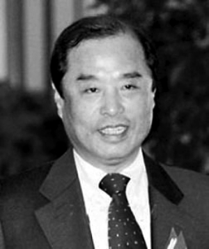 金秉準11月2日,樸槿惠提名盧武鉉總統時期幕僚金秉準為新總理人選,遭到在野黨陣營強烈反對。