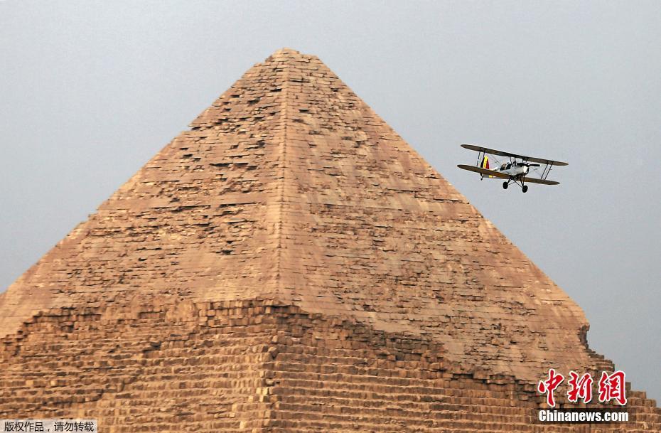 古董雙翼機再度翱翔天空 從希臘飛抵達埃及金字塔區