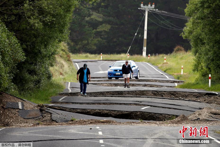 紐西蘭發生強震 致地面嚴重開裂