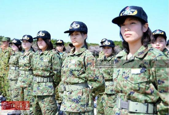 日本自衛隊女兵