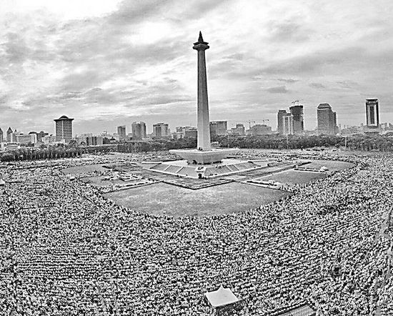 2日，印尼民族紀念碑廣場舉行“和平集會”。