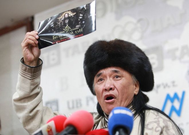 蒙古歌手阿瑪日滿達 蘇赫巴特爾的父親稱,自己的兒子被毆打致昏迷。