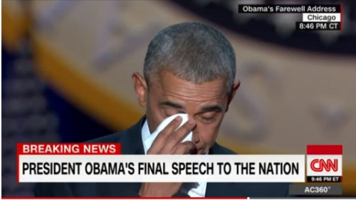 奧巴馬在演講中擦拭眼淚。（CNN視頻截圖）