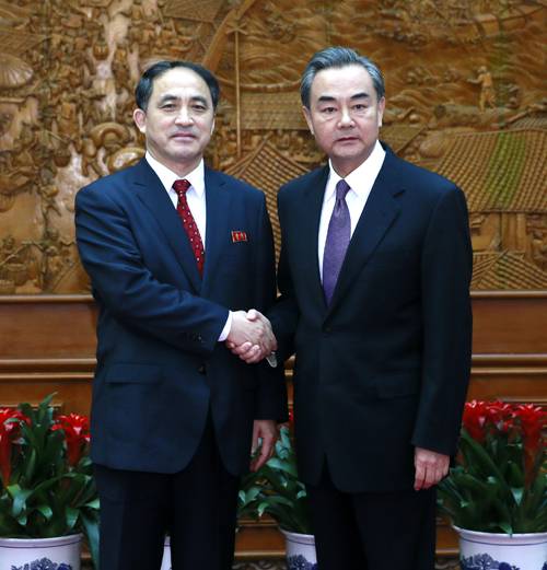  2017年3月1日，外交部長王毅會見來華訪問的朝鮮外務省副相李吉成。