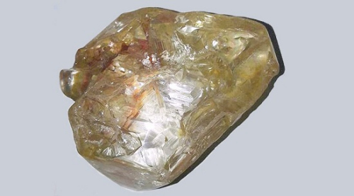 獅子山發現的這顆鑽石重706克拉。