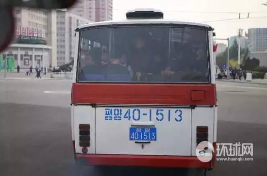 平壤街頭的公共汽車