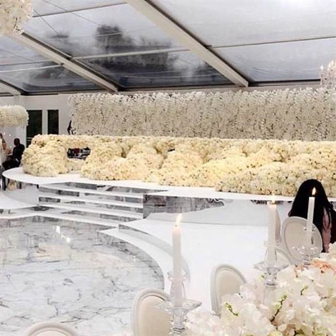 百萬朵玫瑰佈置超豪華婚禮 尼日利亞女首富之子娶妻
