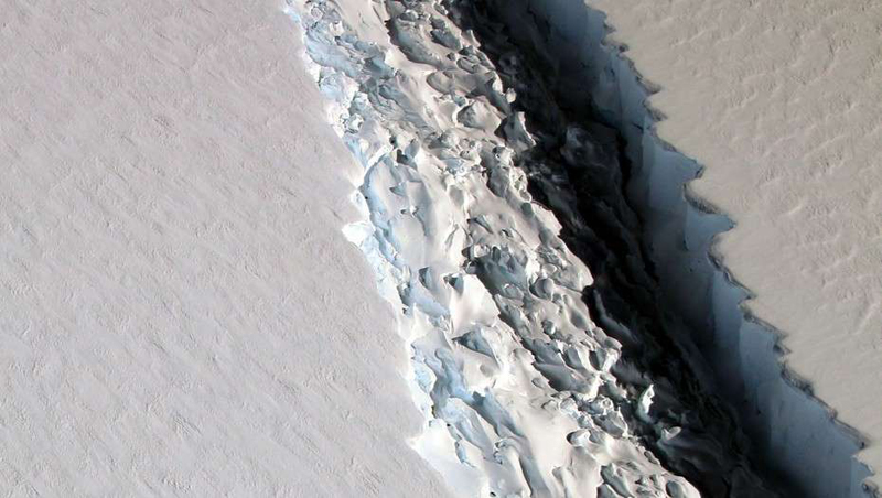 南極現巨大裂痕冰山將使海平面升高10釐米