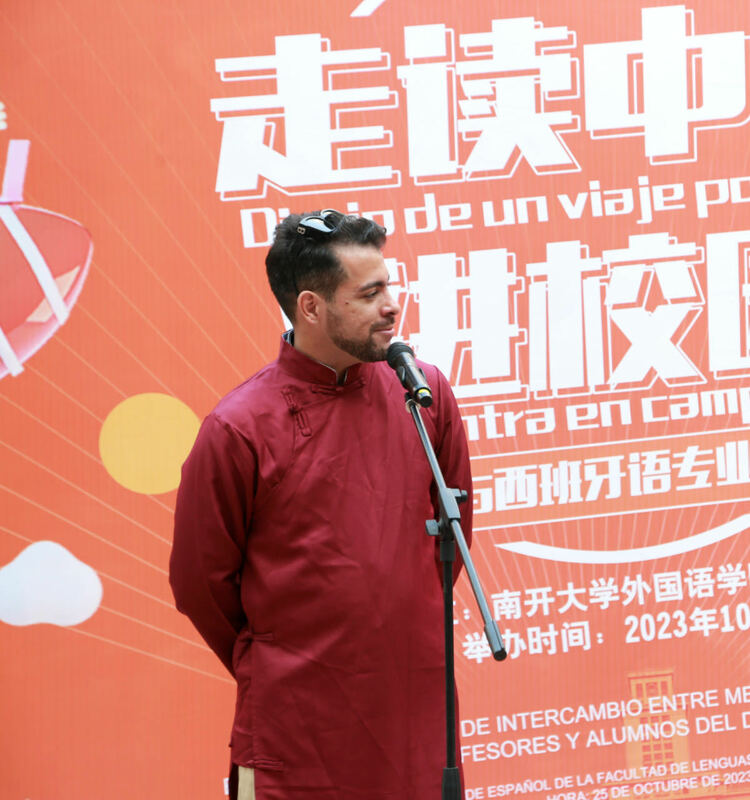 資訊有故事丨會講天津話 用西班牙語説相聲 這位老外向世界介紹中國