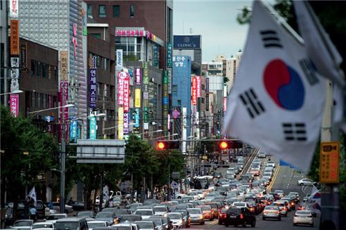 p78 韓國首爾，整形一條街。韓國的整形技術吸引了大量的外國遊客前來尋醫問診。CFP
