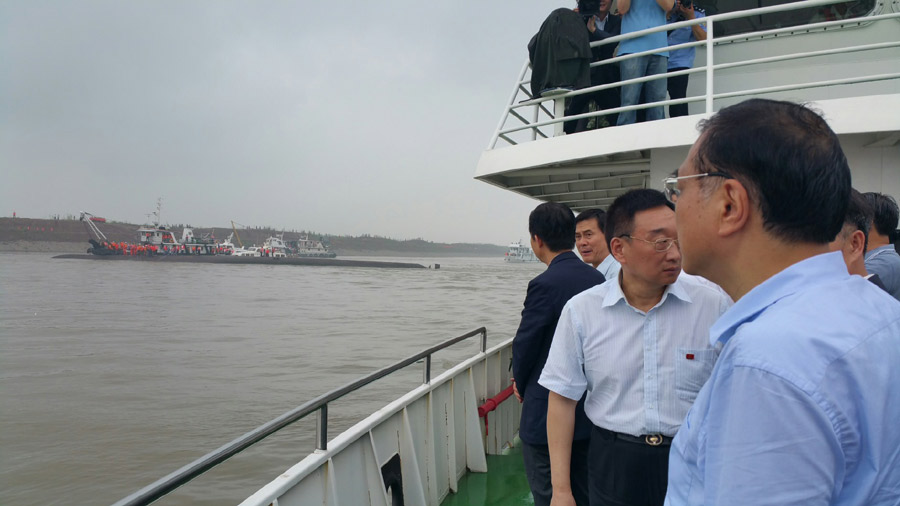 李克強在長江現場指揮救援 距翻沉船隻僅50多米