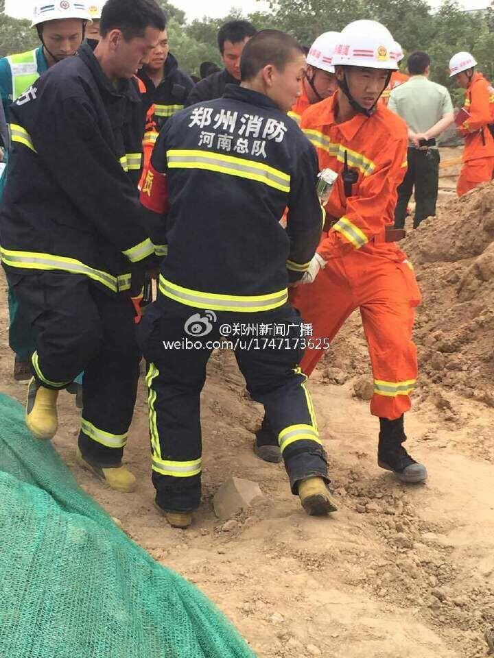 鄭州鄭東新區一施工工地塌方4人被埋 1人已救出