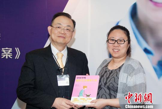 3月7日，北京寶島婦産醫院院長、臺灣婦産科及盆底醫學專家余堅忍在北京推出《中國孕媽膳食營養細緻方案》一書，並向孕媽贈送新書。