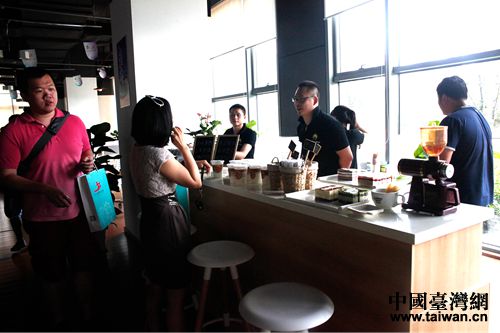 創業園區內一家臺灣咖啡館正在試運營。（台灣網 吳知音 攝）