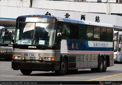 臺灣末代“灰狗巴士”明年將被全部淘汰(圖)