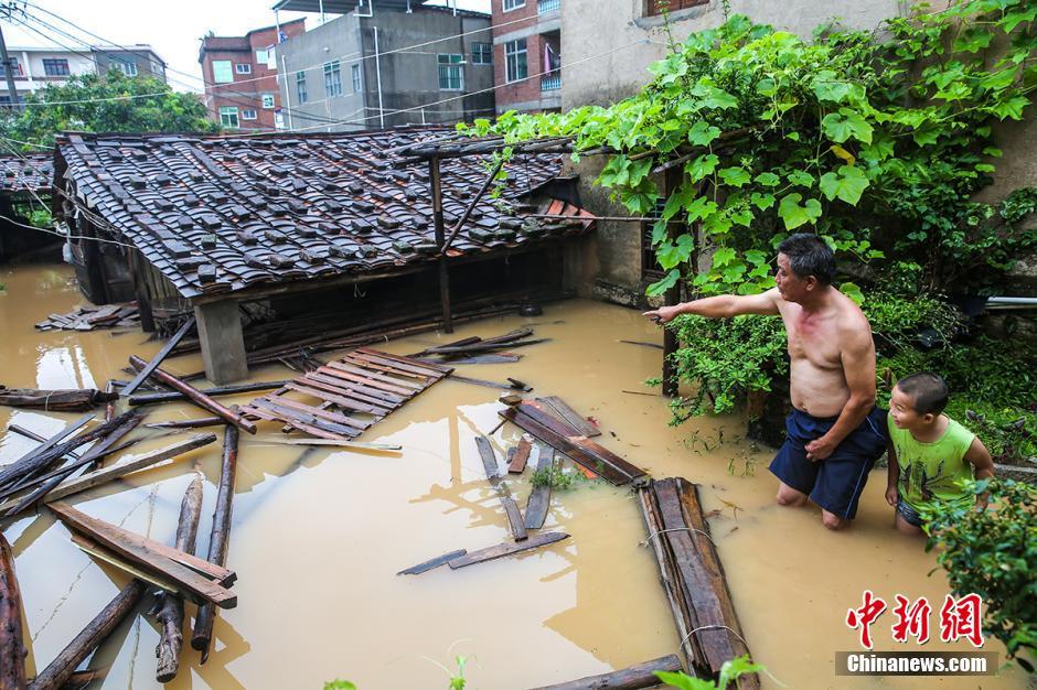 “尼伯特”登陸福建石獅 多地內澇嚴重