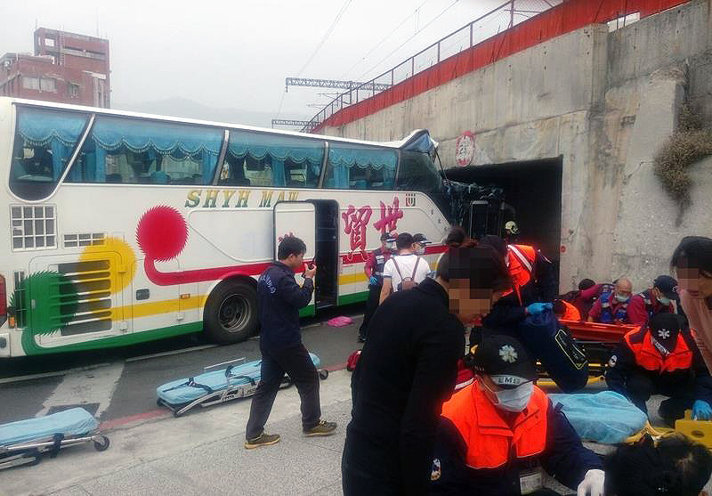 國臺辦、海協會對大陸旅遊團在臺灣高雄發生交通事故表達關切